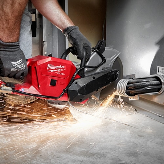 Máy cắt bê tông Milwaukee M18 FCOS230