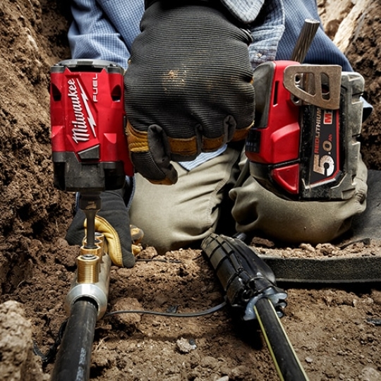 Máy siết bu lông Milwaukee M18 FIW212