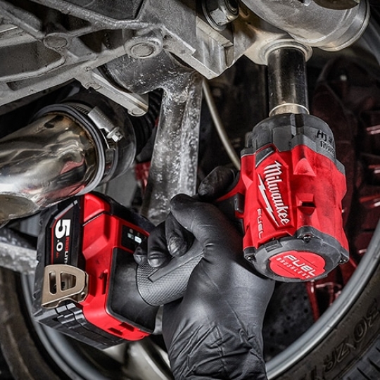 Máy siết bu lông Milwaukee M18 FIW212