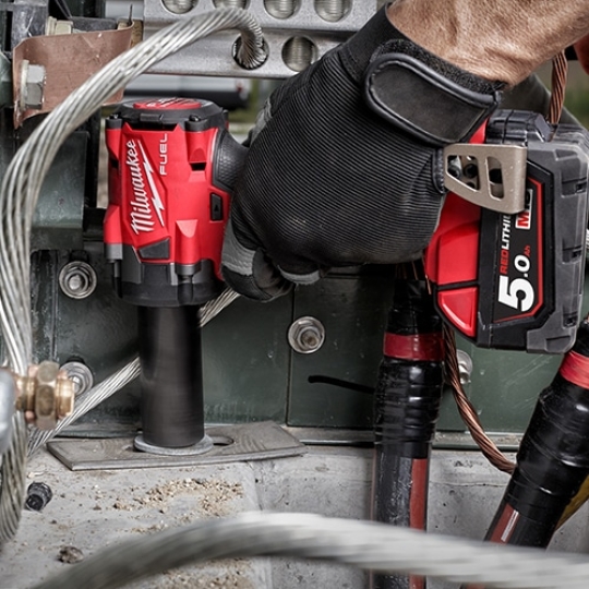 Máy siết bu lông Milwaukee M18 FIW212