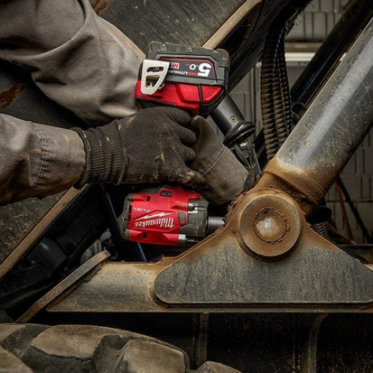 Máy siết bu lông Milwaukee M18 FIW212