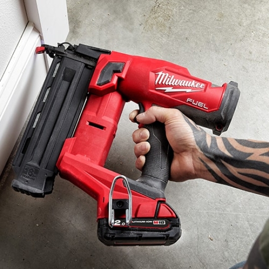 Máy bắn đinh 18V Milwaukee M18 FN18GS-0X0 (Chưa Pin & Sạc)