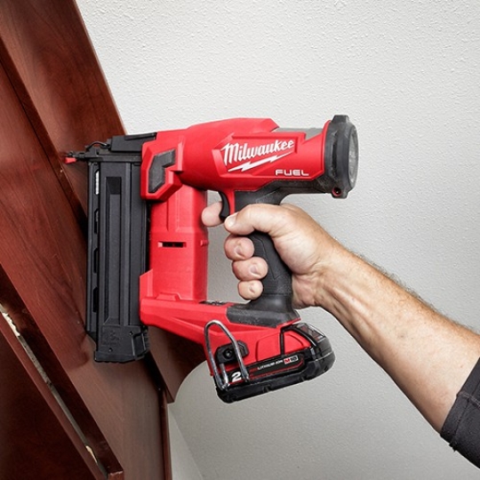 Máy bắn đinh 18V Milwaukee M18 FN18GS-0X0 (Chưa Pin & Sạc)